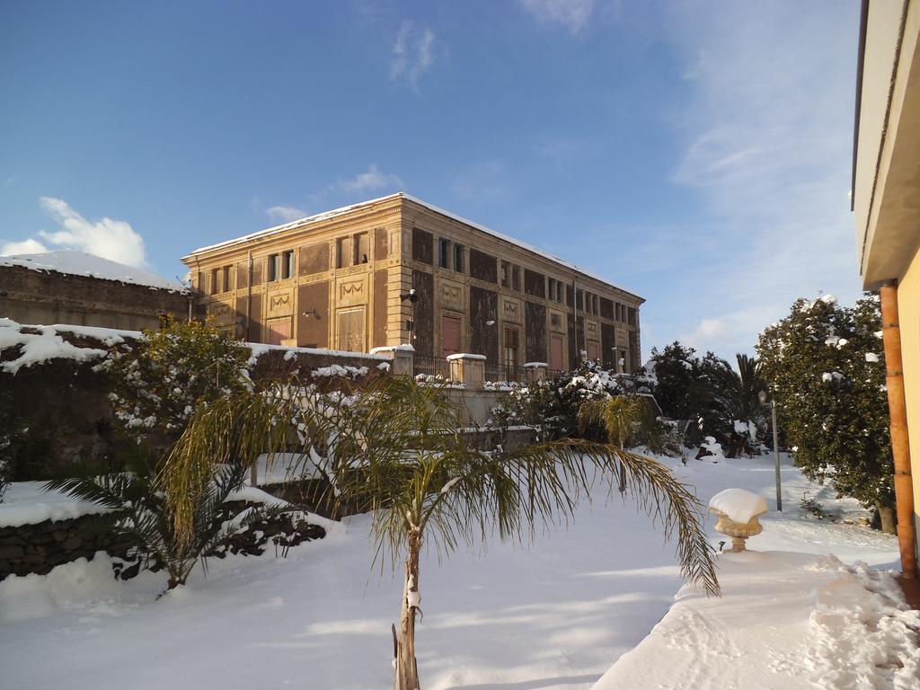 Вілла Etna Wine Azienda Agrituristica Passopisciaro Екстер'єр фото