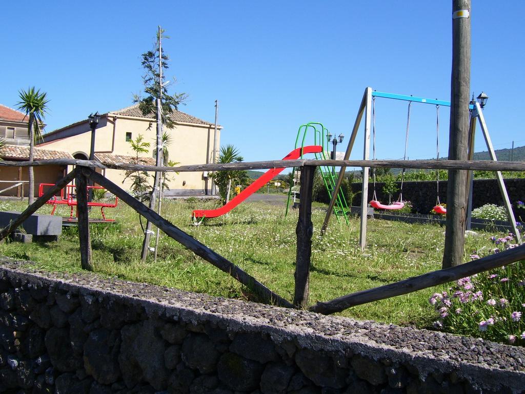 Вілла Etna Wine Azienda Agrituristica Passopisciaro Екстер'єр фото