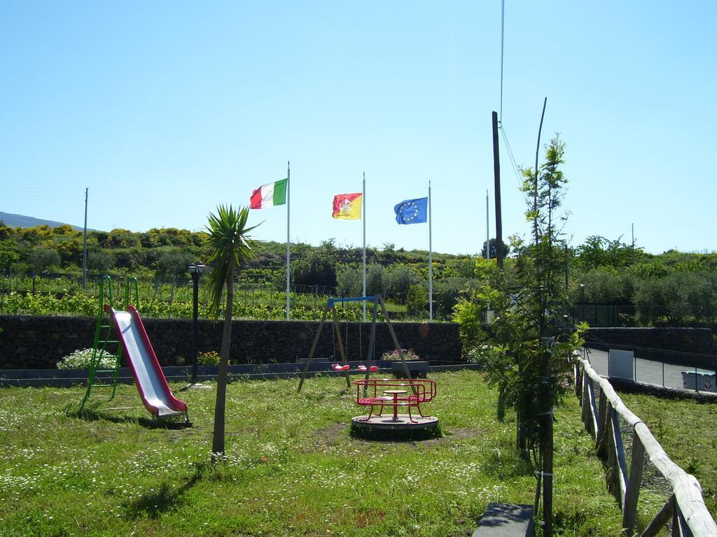 Вілла Etna Wine Azienda Agrituristica Passopisciaro Екстер'єр фото