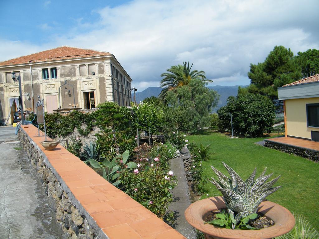 Вілла Etna Wine Azienda Agrituristica Passopisciaro Екстер'єр фото